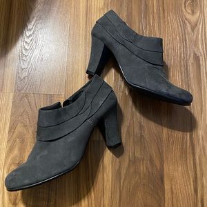 Aerosoles Heelrest dark gray booties